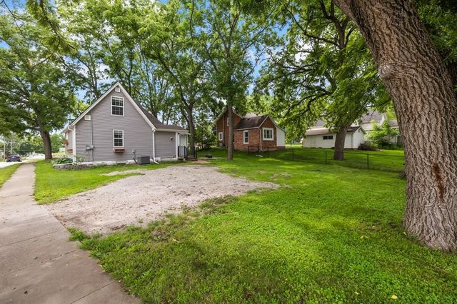 402 S 11th Street, Adel, IA 50003