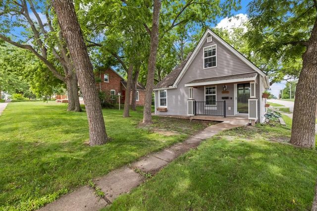 402 S 11th Street, Adel, IA 50003