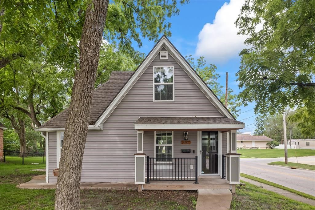 402 S 11th Street, Adel, IA 50003