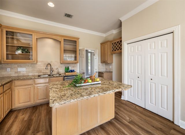 117 Vista Oaks DR, Dripping Springs, TX 78620