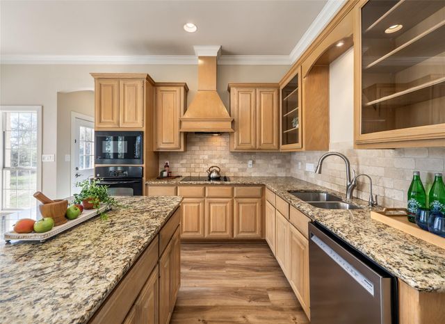 117 Vista Oaks DR, Dripping Springs, TX 78620