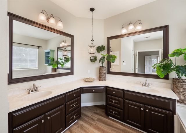 117 Vista Oaks DR, Dripping Springs, TX 78620