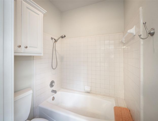 117 Vista Oaks DR, Dripping Springs, TX 78620