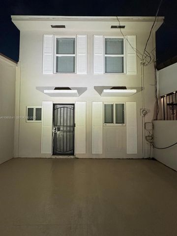 7520 W 15th Ct, Hialeah, FL 33014