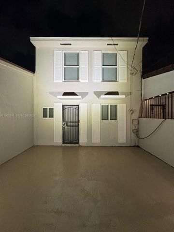 7520 W 15th Ct, Hialeah, FL 33014