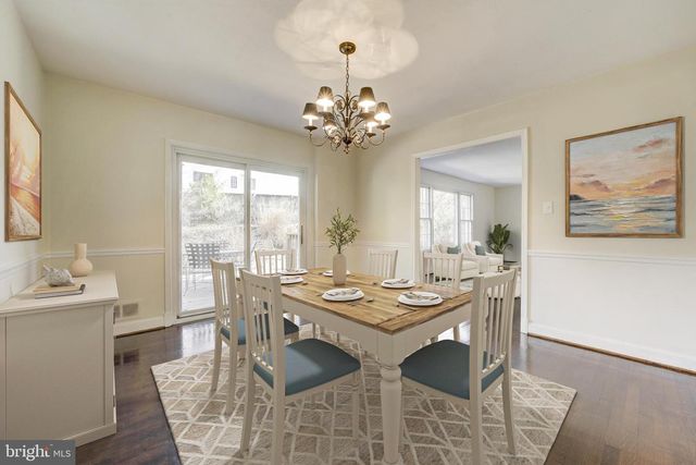 7721 MARYKNOLL AVE, Bethesda, MD 20817