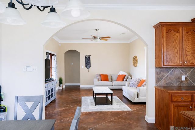 909 W Jeana Dr, Gonzales, LA 70737