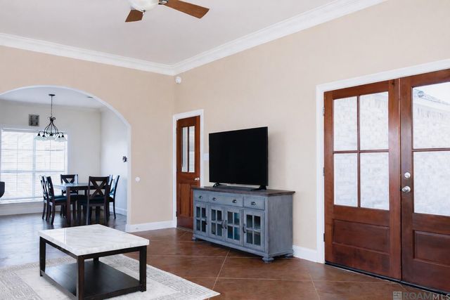 909 W Jeana Dr, Gonzales, LA 70737