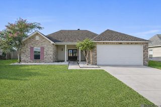909 W Jeana Dr, Gonzales, LA 70737