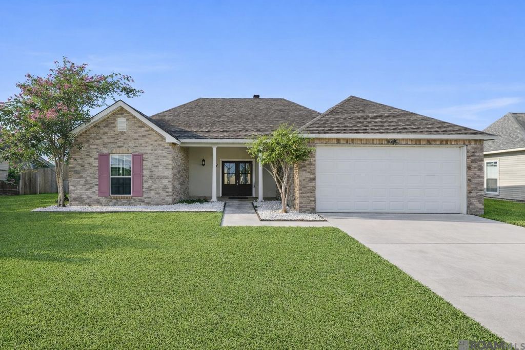 909 W Jeana Dr, Gonzales, LA 70737