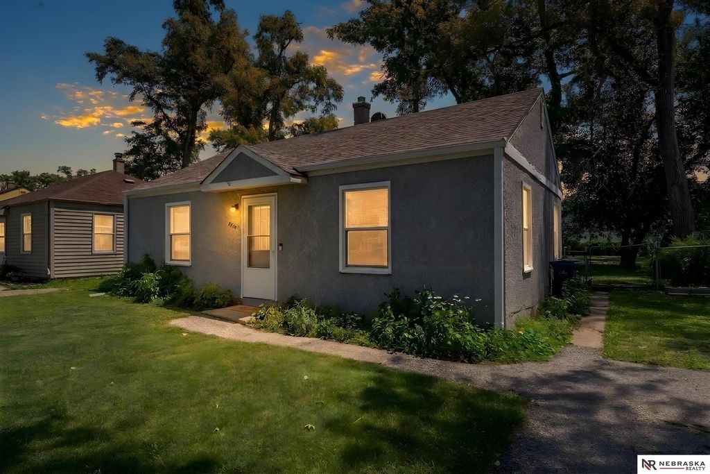 2809 Clay Street, Bellevue, NE 68005