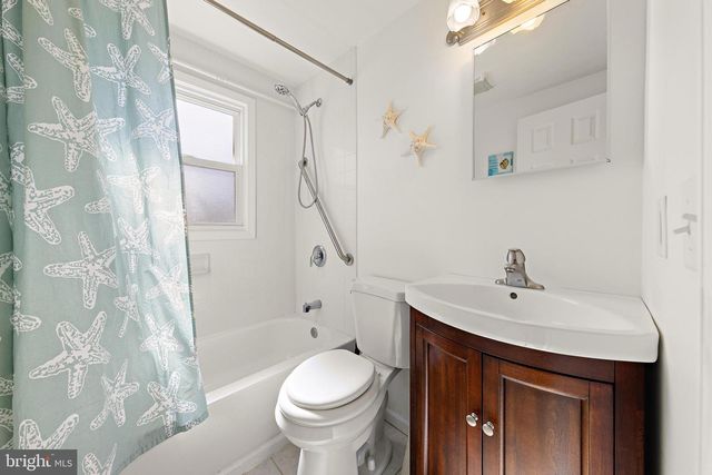 16 JEFFREY DRIVE, Manahawkin, NJ 08050