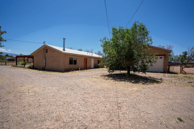 604 Ortega Road NW, Los Ranchos, NM 87114