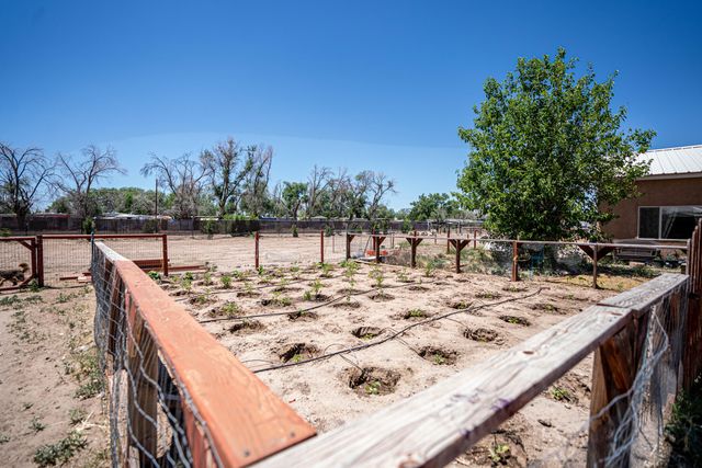 604 Ortega Road NW, Los Ranchos, NM 87114