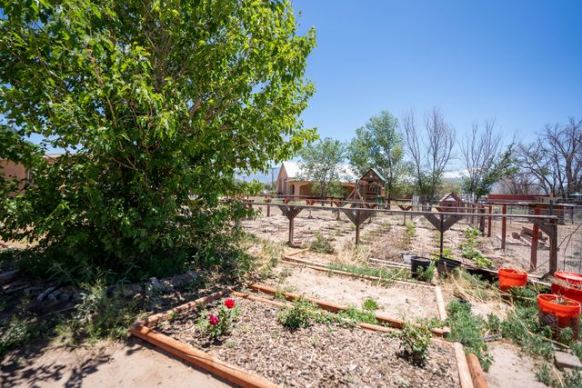 604 Ortega Road NW, Los Ranchos, NM 87114