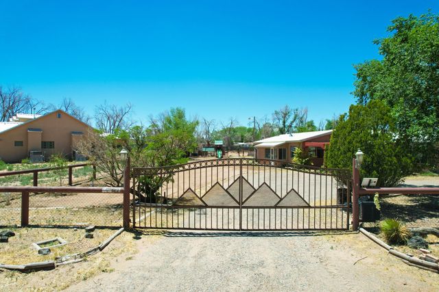 604 Ortega Road NW, Los Ranchos, NM 87114