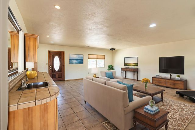 604 Ortega Road NW, Los Ranchos, NM 87114