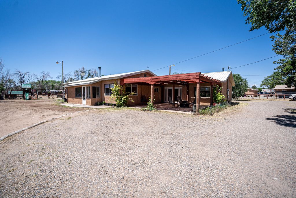 604 Ortega Road NW, Los Ranchos, NM 87114