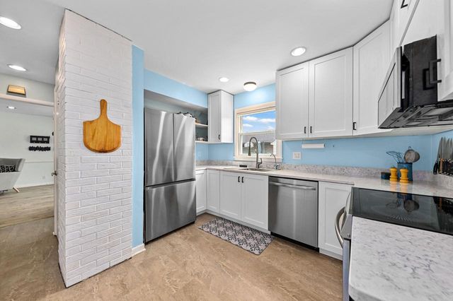 10301 W Feerick PLACE, Wauwatosa, WI 53222