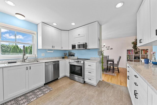 10301 W Feerick PLACE, Wauwatosa, WI 53222