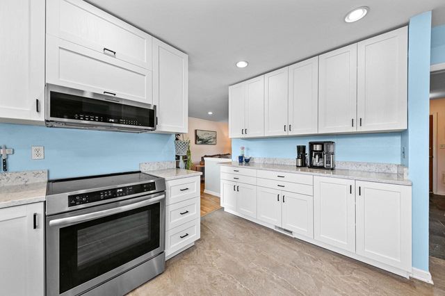 10301 W Feerick PLACE, Wauwatosa, WI 53222