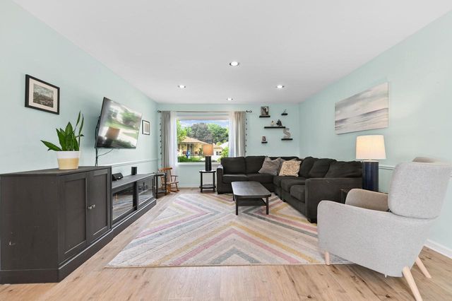 10301 W Feerick PLACE, Wauwatosa, WI 53222