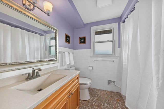 10301 W Feerick PLACE, Wauwatosa, WI 53222