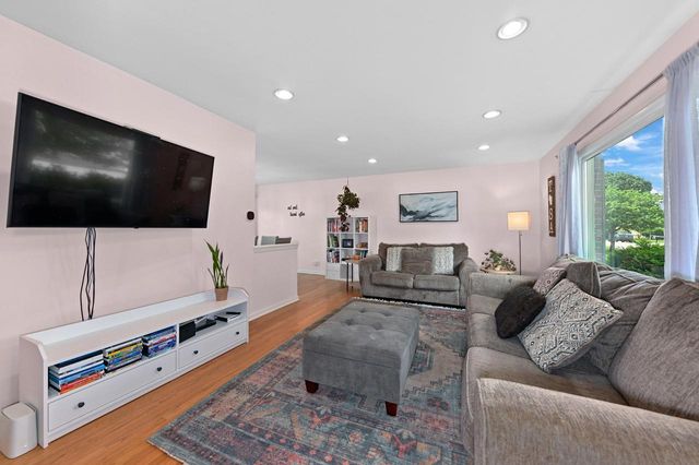 10301 W Feerick PLACE, Wauwatosa, WI 53222