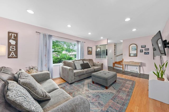 10301 W Feerick PLACE, Wauwatosa, WI 53222