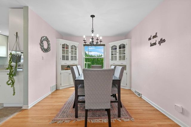 10301 W Feerick PLACE, Wauwatosa, WI 53222
