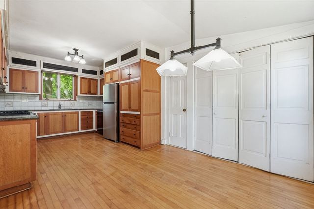 155 Amity St, Amherst, MA 01002