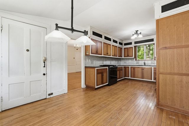 155 Amity St, Amherst, MA 01002