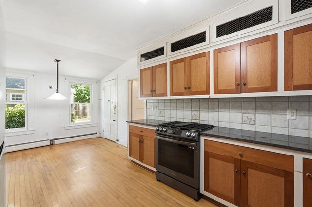 155 Amity St, Amherst, MA 01002