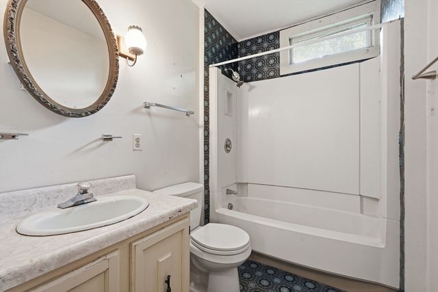 155 Amity St, Amherst, MA 01002