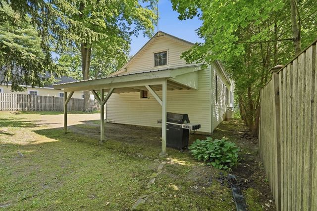 155 Amity St, Amherst, MA 01002