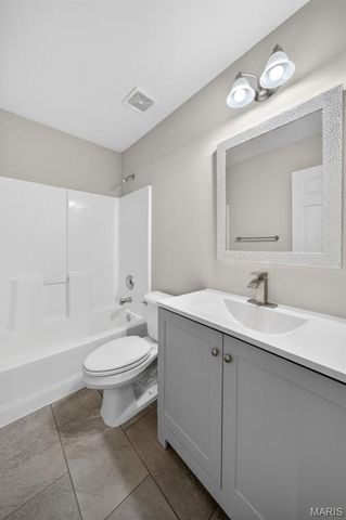 130 Barrington Lake Drive, Dardenne Prairie, MO 63368