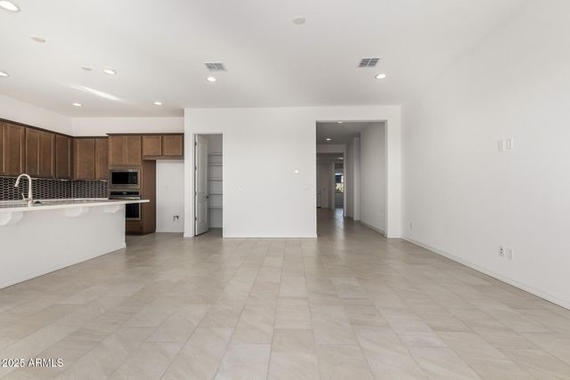 20275 W CATALINA Drive, Buckeye, AZ 85396