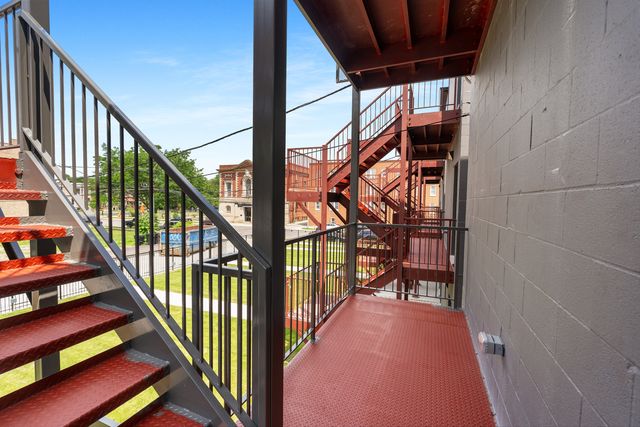 5008 S Prairie Avenue, Chicago, IL 60615