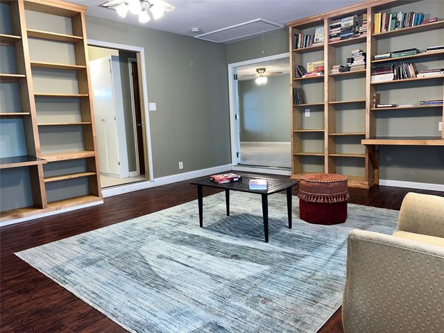 209 Oak Crest LN, Georgetown, TX 78628