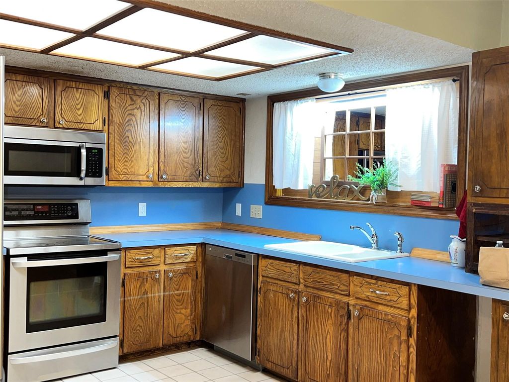 209 Oak Crest LN, Georgetown, TX 78628