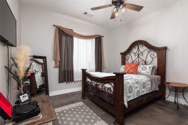 7244 N Hickory Road, Krum, TX 76249