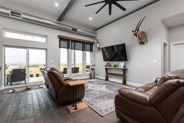 7244 N Hickory Road, Krum, TX 76249