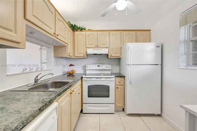 5002 NW 35th St 306, Lauderdale Lakes, FL 33319