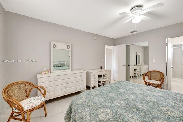 5002 NW 35th St 306, Lauderdale Lakes, FL 33319