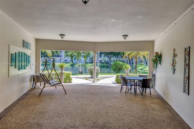 5002 NW 35th St 306, Lauderdale Lakes, FL 33319