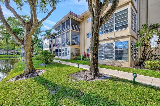 5002 NW 35th St 306, Lauderdale Lakes, FL 33319