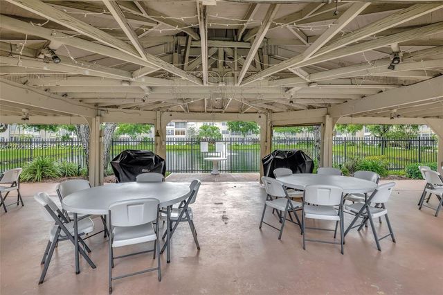 5002 NW 35th St 306, Lauderdale Lakes, FL 33319