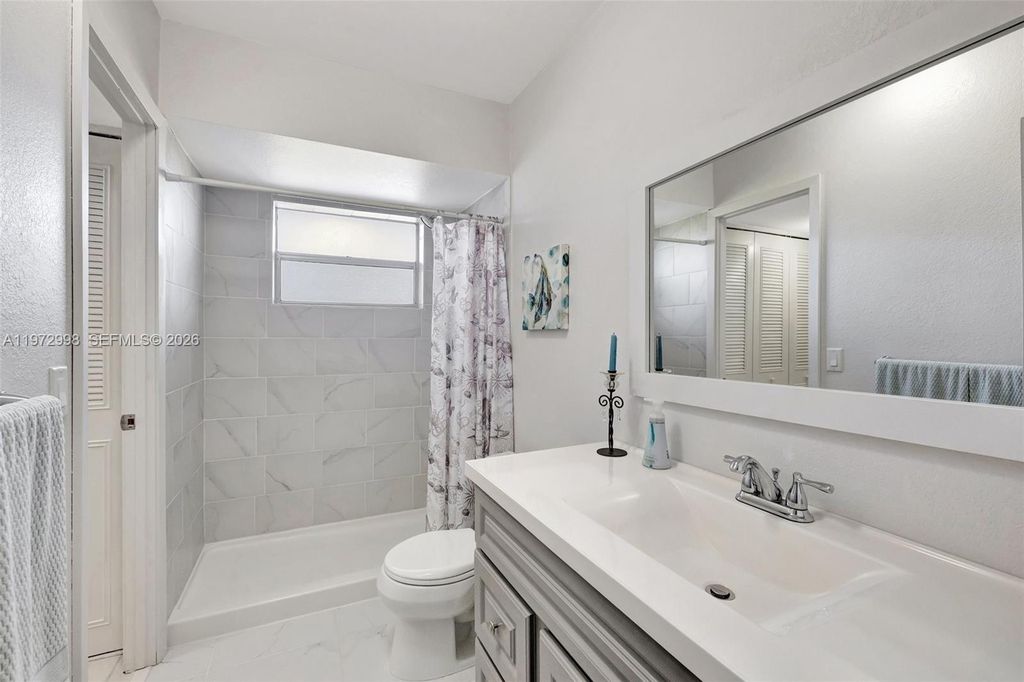 5002 NW 35th St 306, Lauderdale Lakes, FL 33319