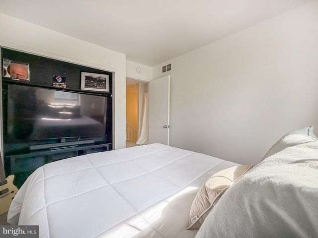 145 LIBERTY DR, Langhorne, PA 19047
