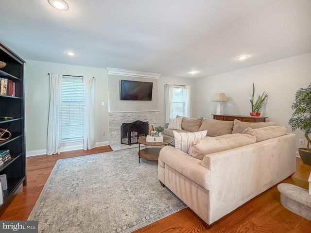145 LIBERTY DR, Langhorne, PA 19047